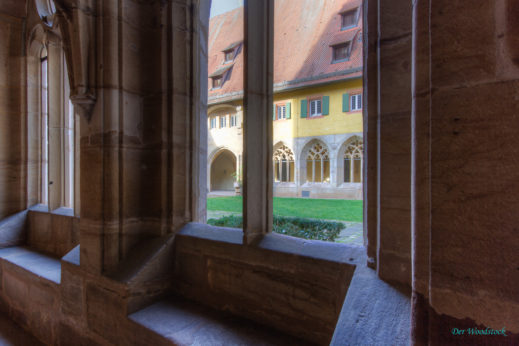 Blick vom kreuzgang in den Innenhof, der heute von den beiden Langenzenner Schauspielguppen 